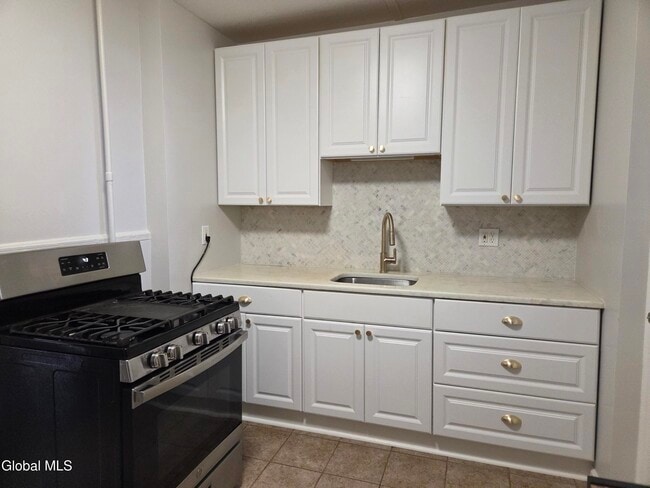 Building Photo - 669 Pawling Ave