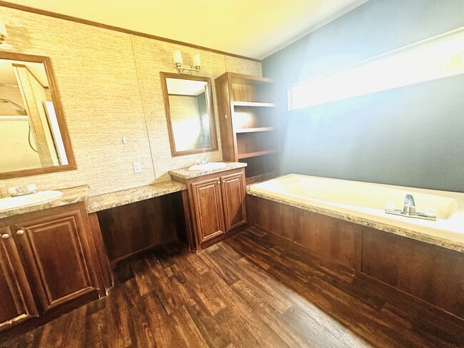 Building Photo - 207 Juniper Rd