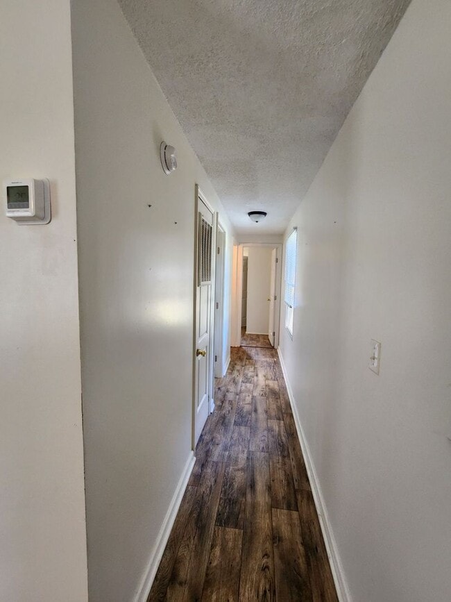 Building Photo - Available Now! 124 Littleton-Midway Park. $300 Off 1st Month's Rent!