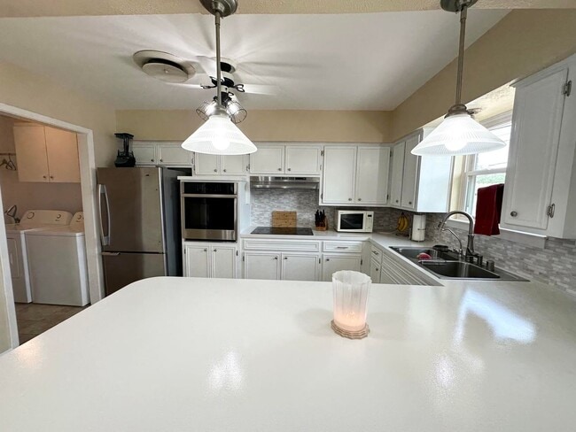Building Photo - 3 Bed 1.5 Bath Ready to Rent!