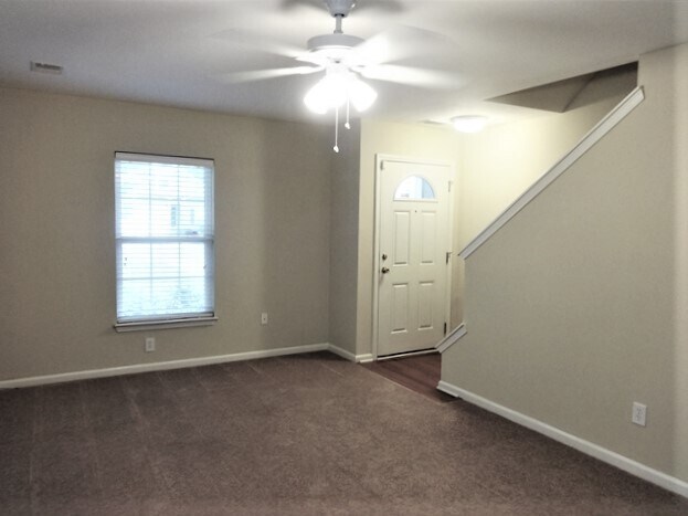 Building Photo - 8740 Red Oak Dr