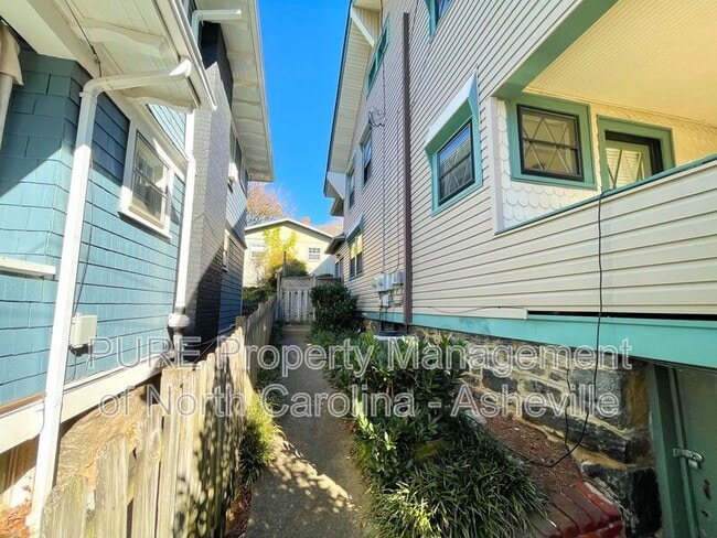 Building Photo - 114 Hillside St