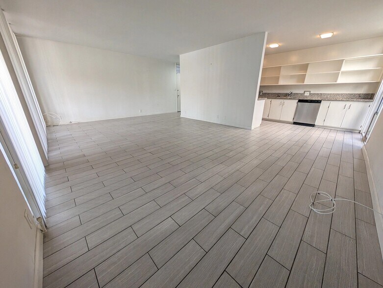 Building Photo - 4150 Hillcrest Dr