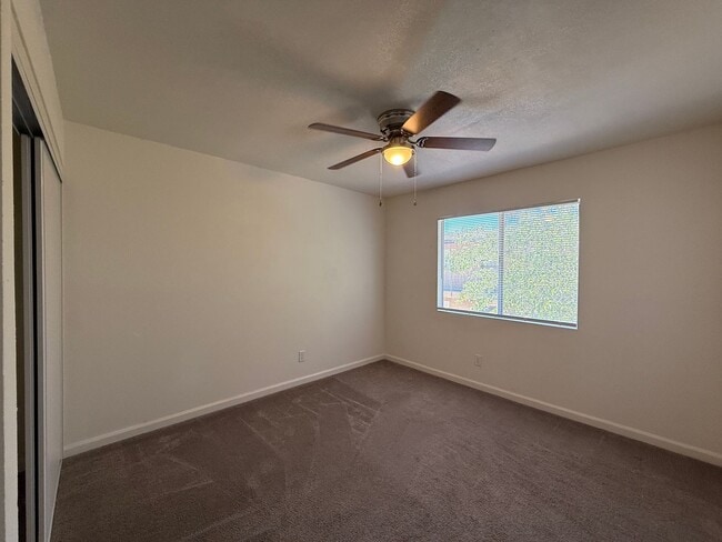 Building Photo - 524 E Ave Q-12