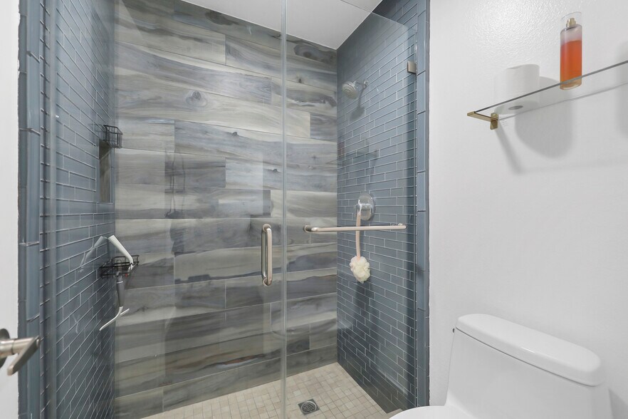 Building Photo - 2170 S Palm Canyon Dr