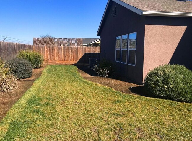 Building Photo - 1274 N Cerritos Ave