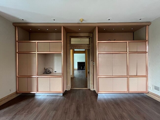 Building Photo - 200 W North Ave