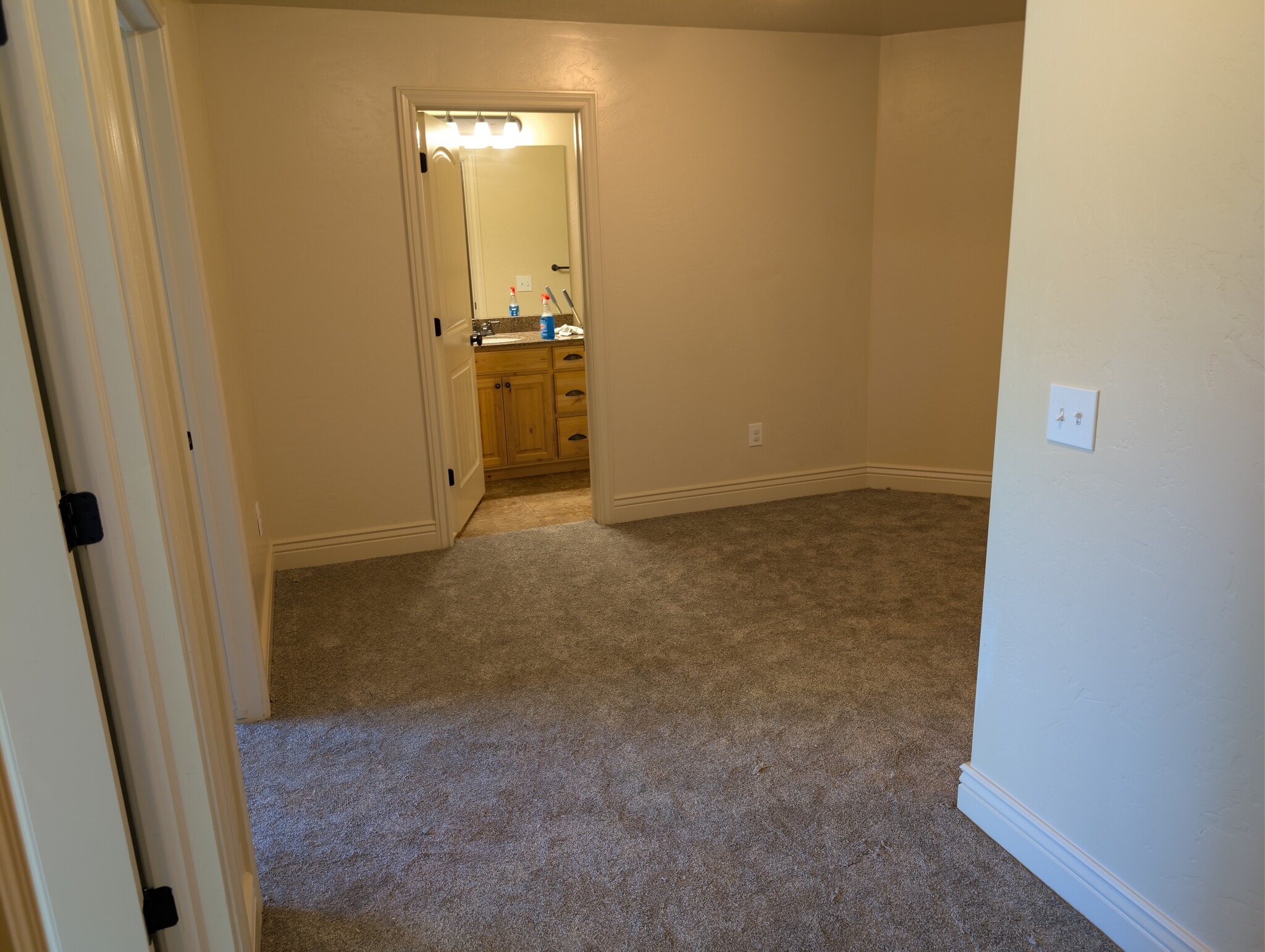Building Photo - 140 E 620 S