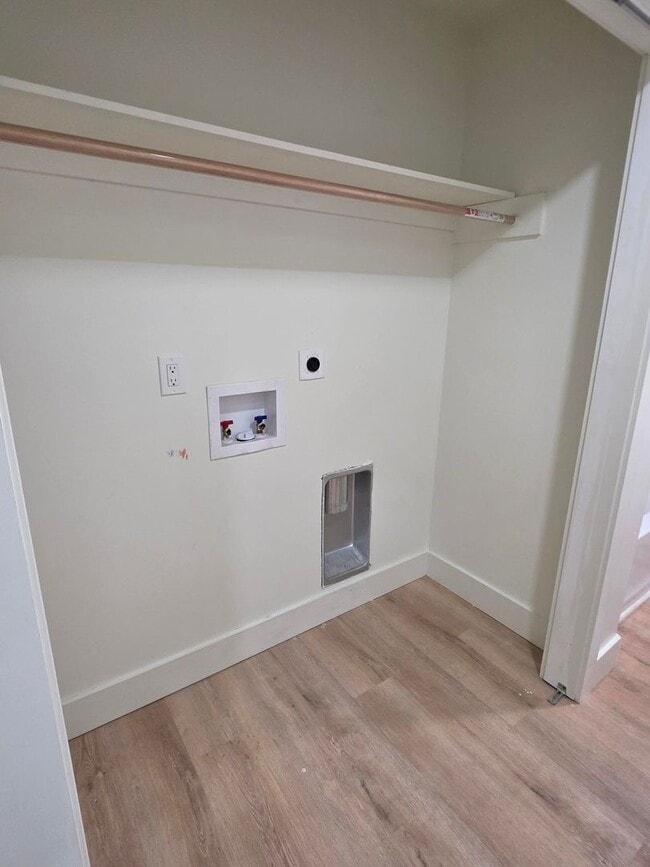 Building Photo - 3 bedrooms 2 bath