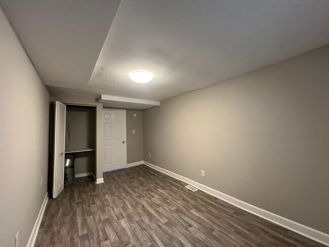 Building Photo - Move-in Ready!