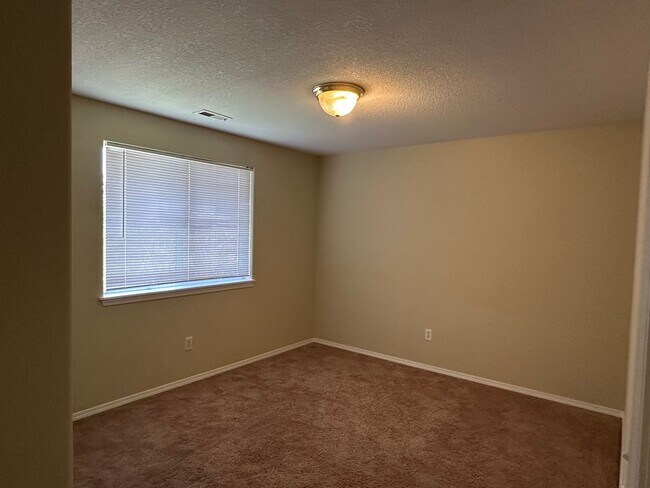 Building Photo - Spacious 3 Bedroom + 1 Bonus Room, 2 Bath House!