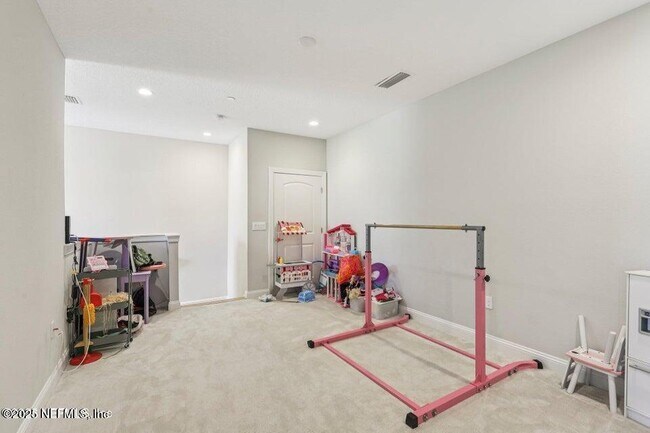 Building Photo - 118 Carousel Dr