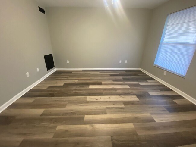 Building Photo - West Columbia Townhome Convenient To Airport, Lexington, and Downtown Columbia