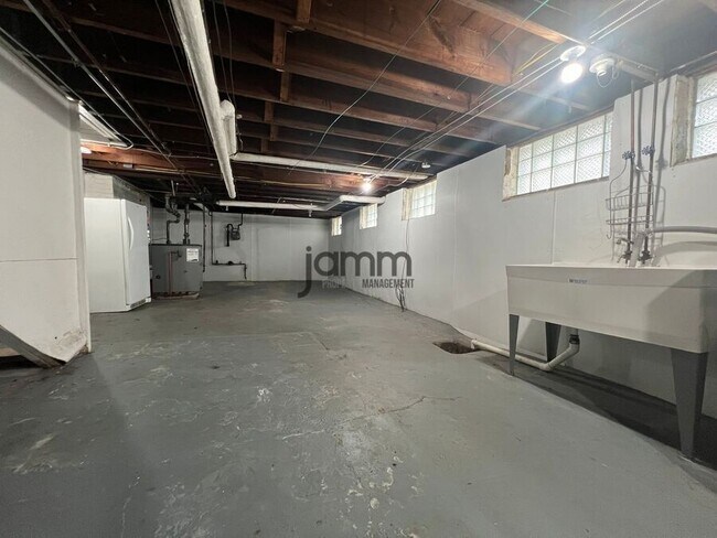 Building Photo - 3079 Meadowbrook Blvd