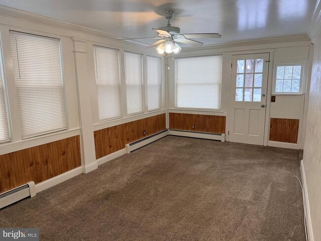 Building Photo - 604 S Main St