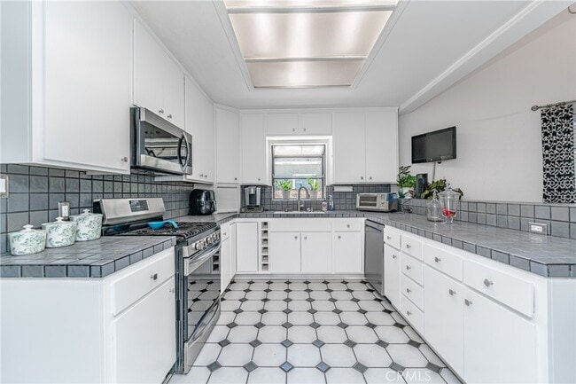 Building Photo - 3755 Marwick Ave