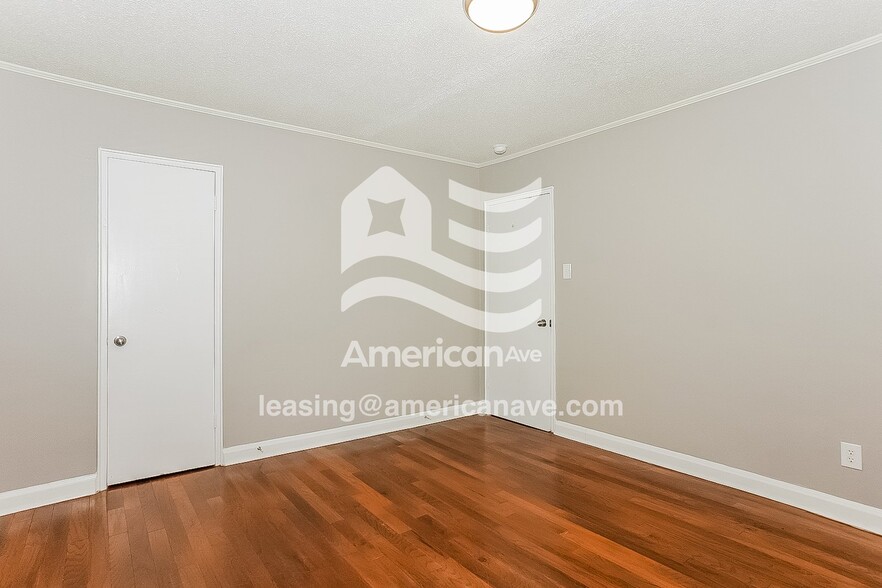 Building Photo - 3406 Seneca Ave