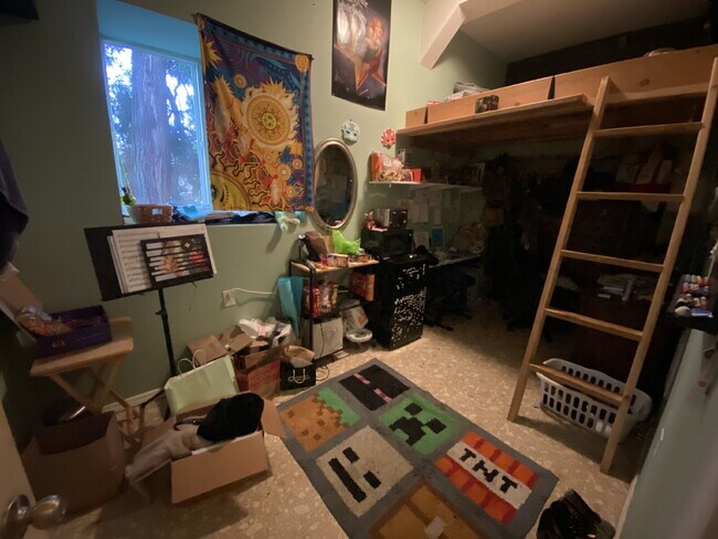 Building Photo - 825 N Garden St