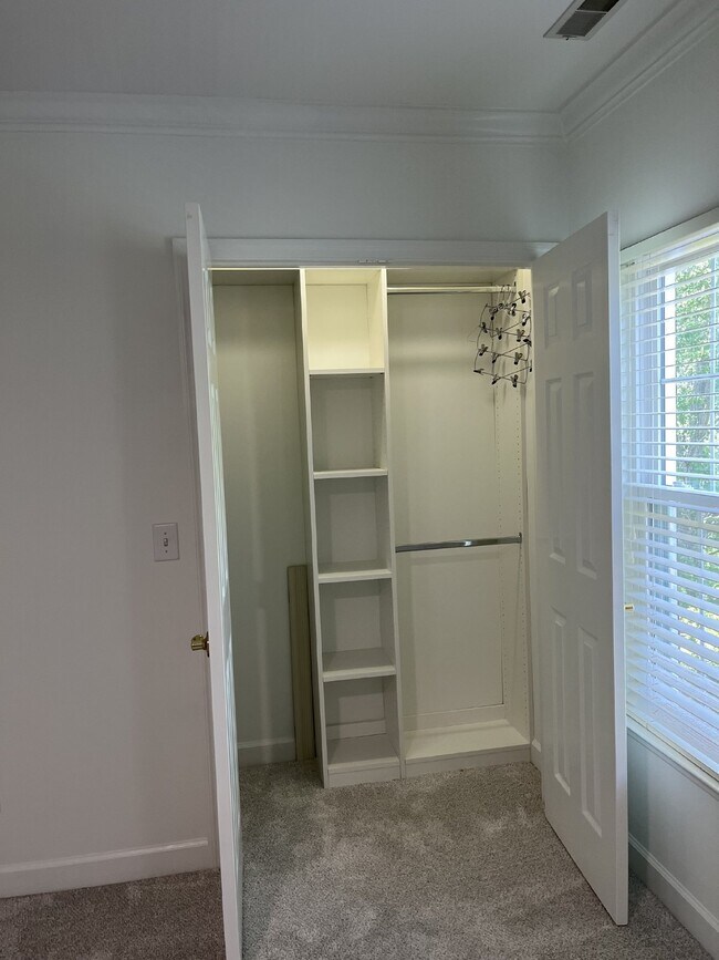 Building Photo - 1622 Brentwood Pointe