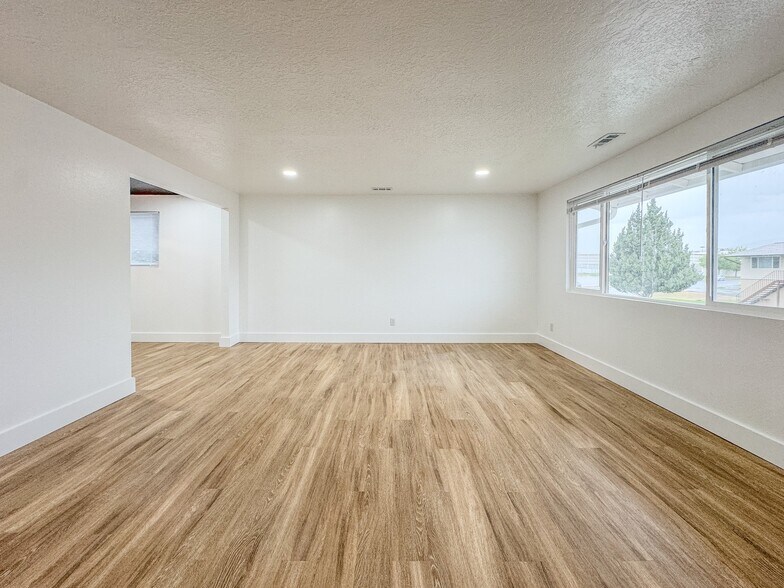 Building Photo - 20 E 1450 S