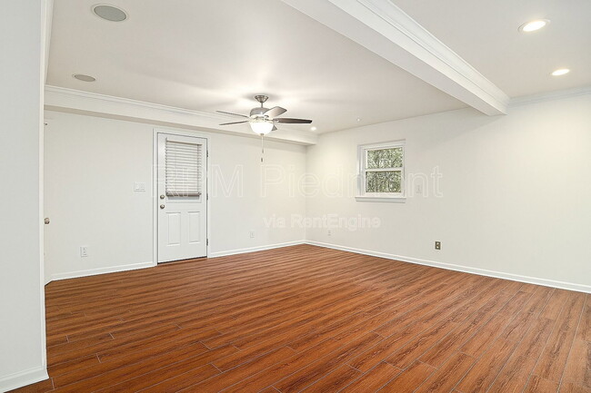 Building Photo - 2570 Northside Dr NW