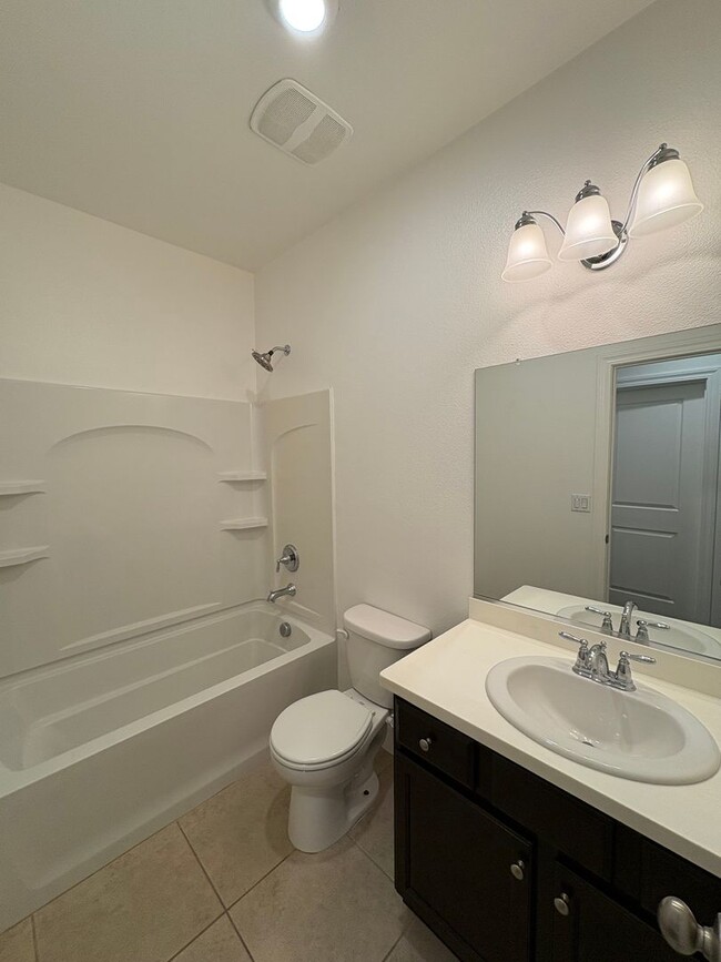 Building Photo - Tulare Home coming soon!