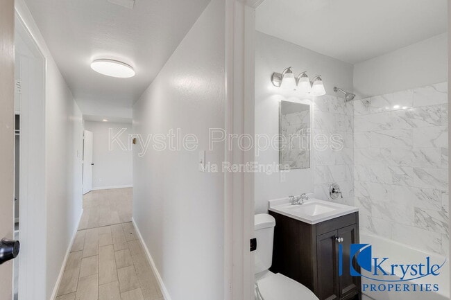 Building Photo - 2009 Florida St