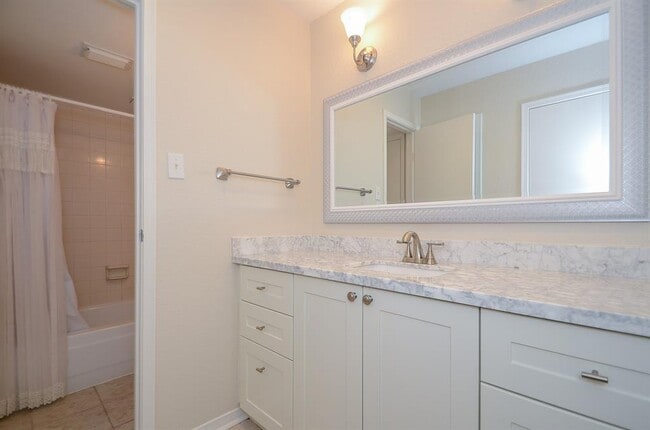 Building Photo - 12550 Whittington Dr