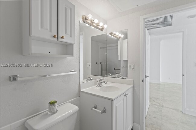 Building Photo - 2501 S Ocean Dr
