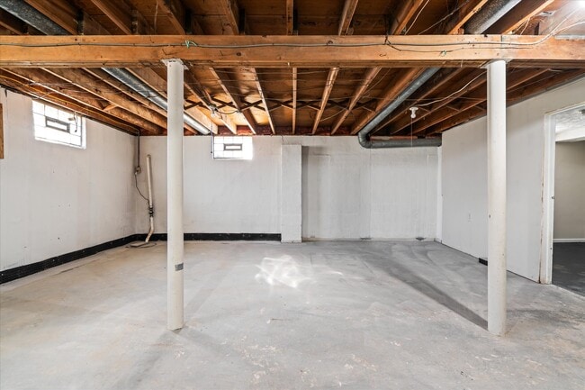 Building Photo - Mohican Ave