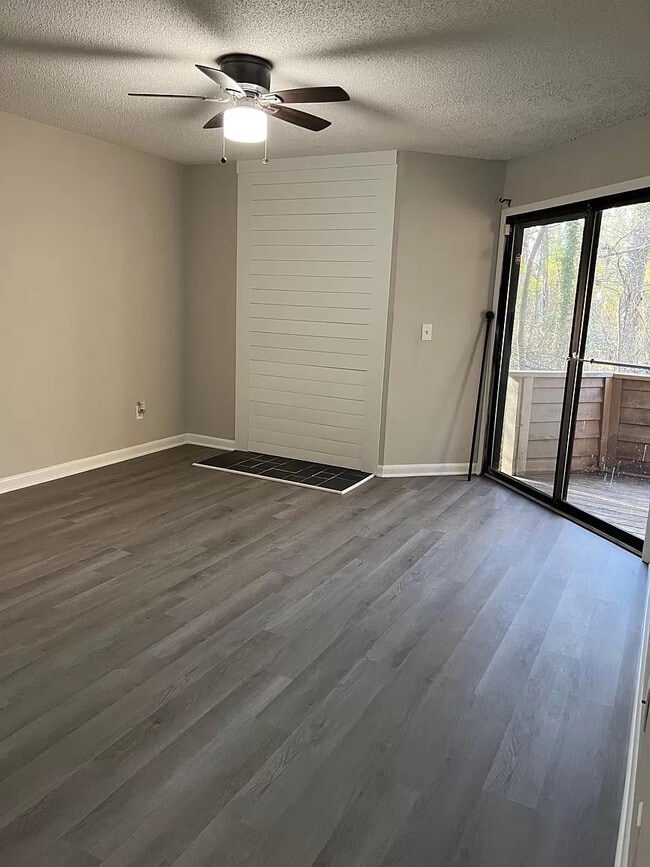 Building Photo - Room in Condo on Sharon Chase Dr