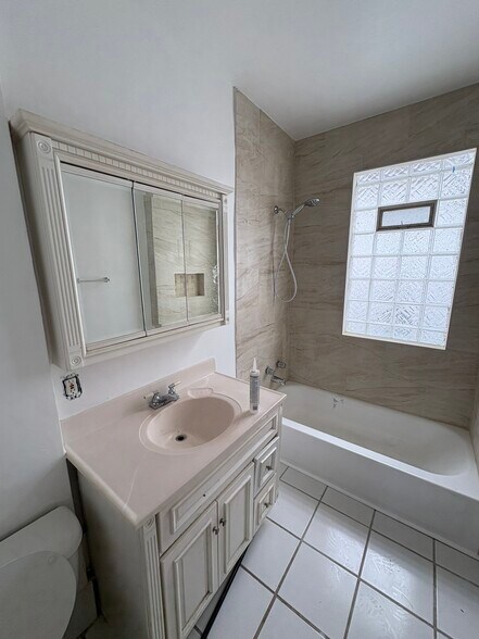 Building Photo - 3983 Talbot St