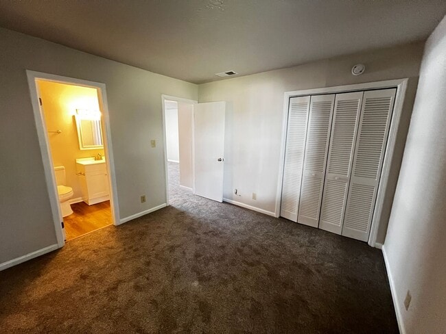 Building Photo - Unfurnished, One Bedroom, First Floor Condo in Myrtle Beach! Available Now!