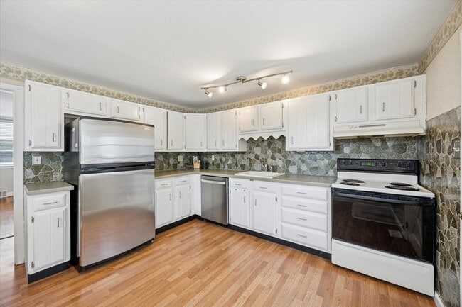 Building Photo - Charming 3-Bedroom Home in Marple Newtown ...