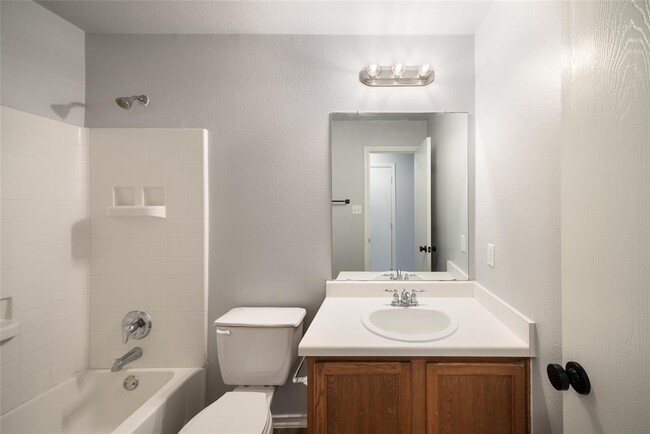 Building Photo - 2108 Boyer Dr