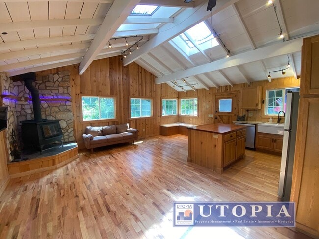 Building Photo - Gorgeous 4-bedroom, 2-bathroom Forest Lake Home with Deck, Office & Scenic Redwood Views