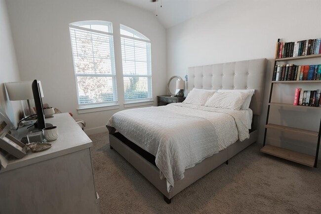 Building Photo - 808 Karst Cv