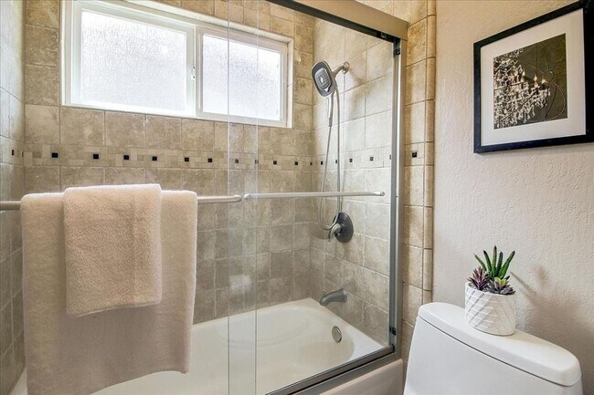 Building Photo - LOVELY 3 Bed/2 Bath Home in San Jose on a ...