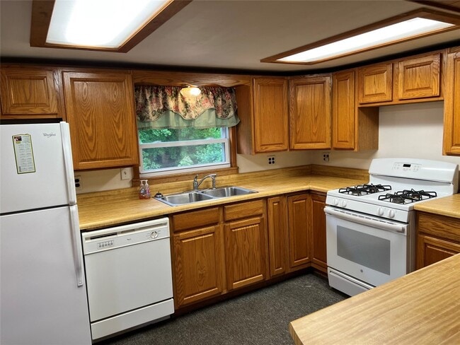 Building Photo - 26518 PA-267