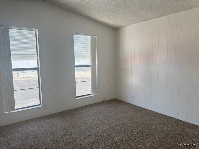 Building Photo - 615 Mead Ln