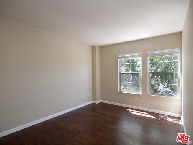 Building Photo - 14061 Milbank St