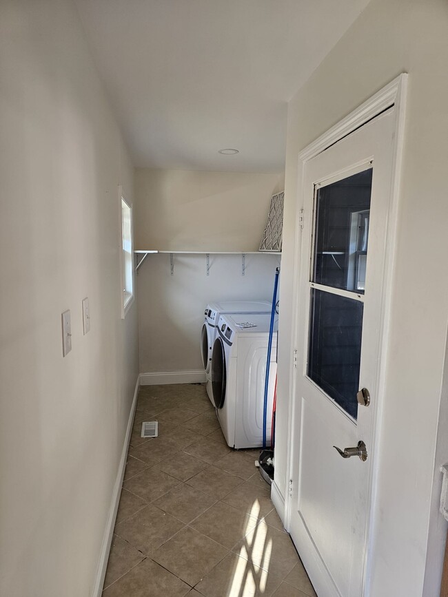 Building Photo - 3303 George Light Rd