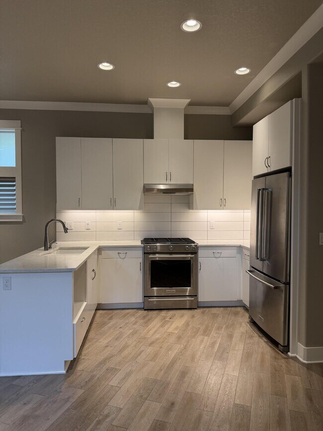 Building Photo - 3 Bed / 2 Bath Single-Family Home in West Linn