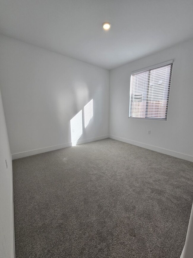 Building Photo - 5 BR 3 BA home available now