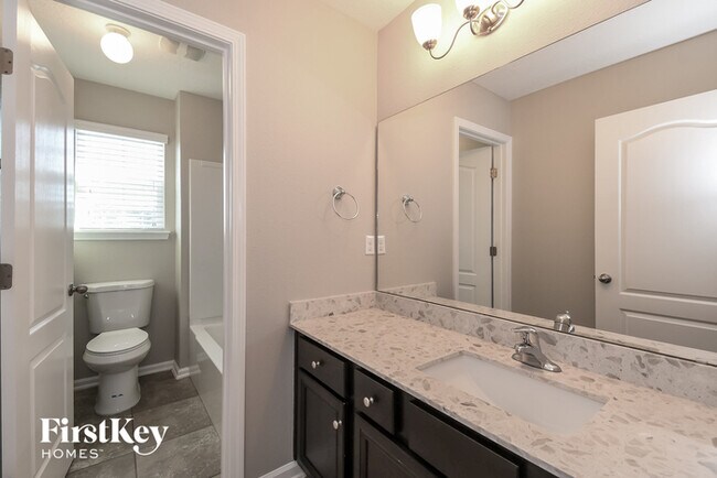Building Photo - 4550 Plantation Oaks Blvd