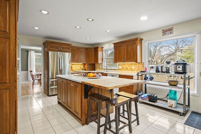 Building Photo - 310 Yosemite Trail