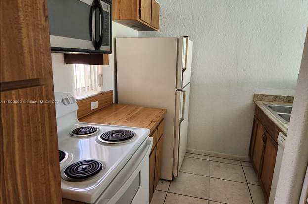 Building Photo - 10149 Twin Lakes Dr