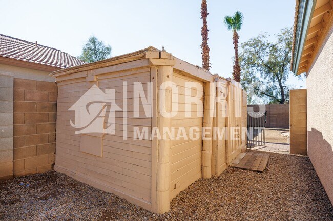 Building Photo - Great Home Located in Town with a Pool