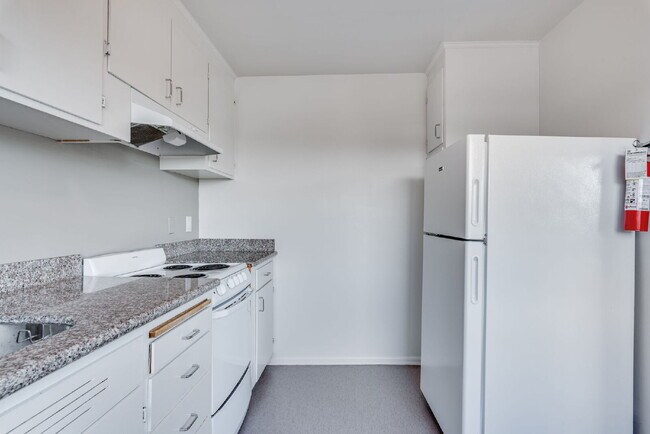 Building Photo - 3475 6th Ave NW