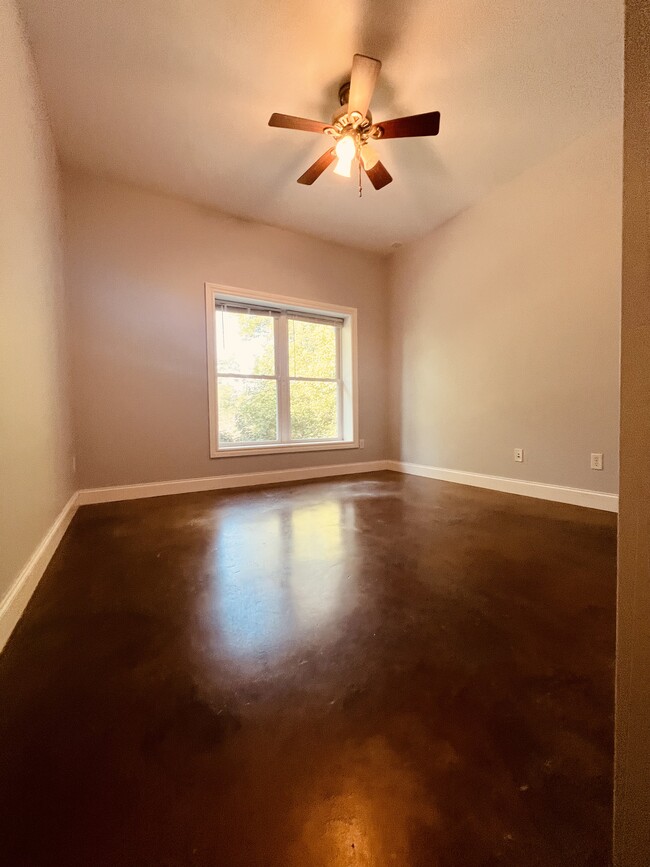 Building Photo - 127 Sun Haven Ln